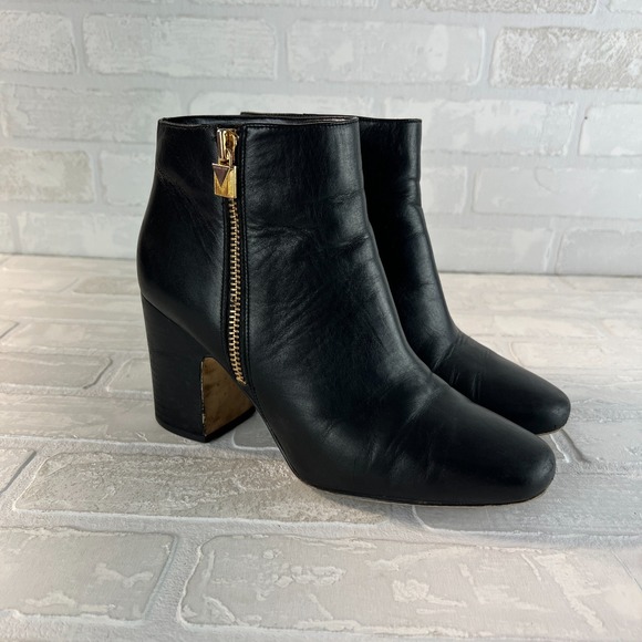 Michael‎ Kors Ankle Booties Womens 9 Black Leather Gold Zipper Lock Stacked Heel - Picture 1 of 15